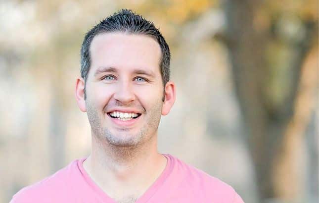 Dr. Léo Valente – Psiquiatra na Barra da Tijuca RJ Especialidade: Psiquiatria da Infância e Adolescência, TDAH e Transtorno do Espectro Autista (TEA). Abordagem: Dr. Léo é apaixonado por mapear e maximizar o potencial de crianças e adolescentes. Com uma abordagem lúdica e científica, ele auxilia famílias no diagnóstico e tratamento de TDAH, TEA e outras condições do neurodesenvolvimento. Seu trabalho busca não apenas gerenciar sintomas com medicação, mas também orientar pais e cuidadores para um desenvolvimento pleno e feliz. Endereço: Avenida Ayrton Senna, 3000, Bloco C, Loja 110 – Barra da Tijuca, Rio de Janeiro – RJ Telefone: (21) 96666-3333 Dr. Rafael Souza